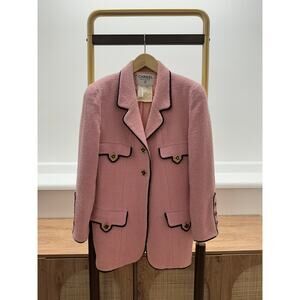 Vintage Chanel Pink Wool Boucle Jacket size 40, 1994